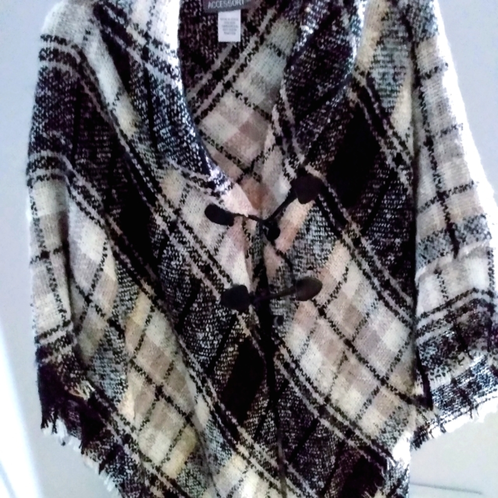Women's throw / button shaw. Very nice soft cream, black & light brown one size